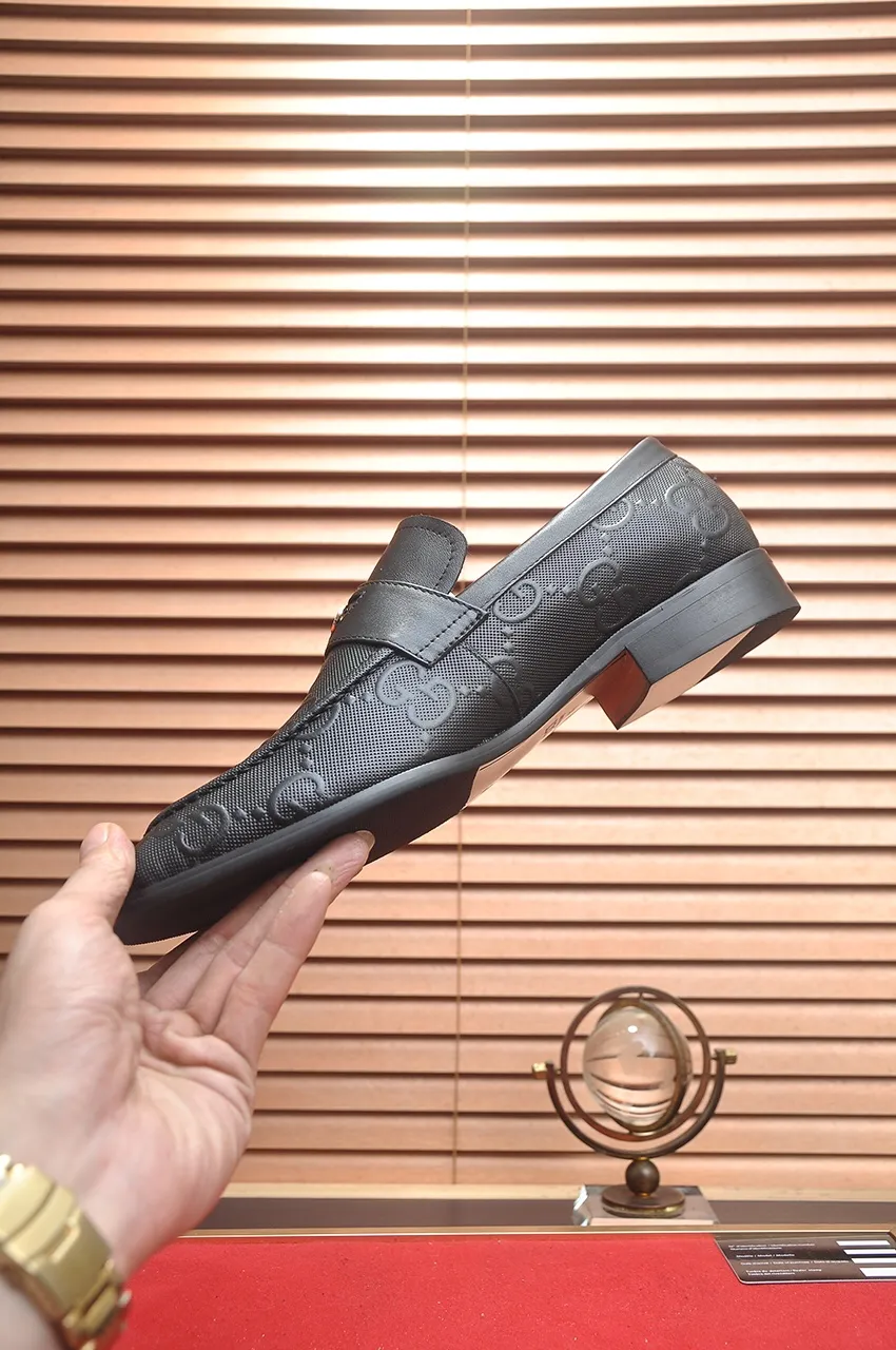 Men's shoes 💰520💶【GUCCI】 (High-end Niuli) New 🍀Gucci* - top version Gucci Peas shoes! Made of imported original cowhide, the inner top layer is comfortable cowhide lining! Original wear-resistant rubber outsole! High quality products! Code number 38-44!